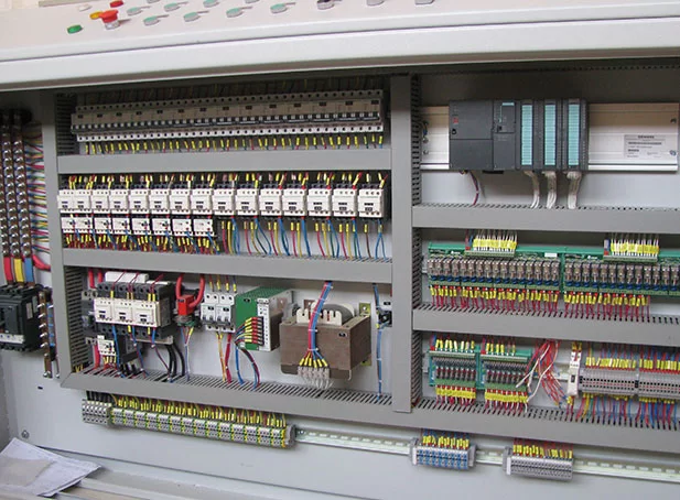 تابلو برق PLC چیست؟ کاربردها + مزایا و طراحی تابلو برق PLC چیست؟ کاربردها + مزایا و طراحی
